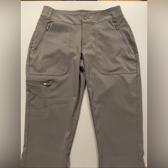 Columbia Women’s Size 2/34 Gray Zippered Pockets  Hiking Capri - Picture 1 of 4